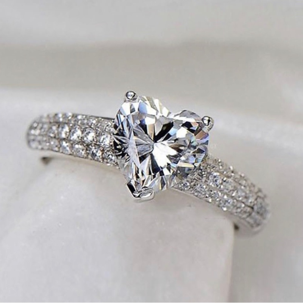 Beautiful heart ring!!!🍄
